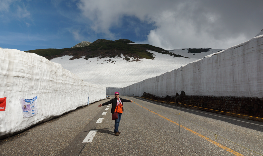 Snow Wall Japan