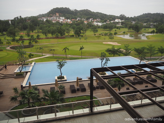 Batam Radisson Swimming Pool